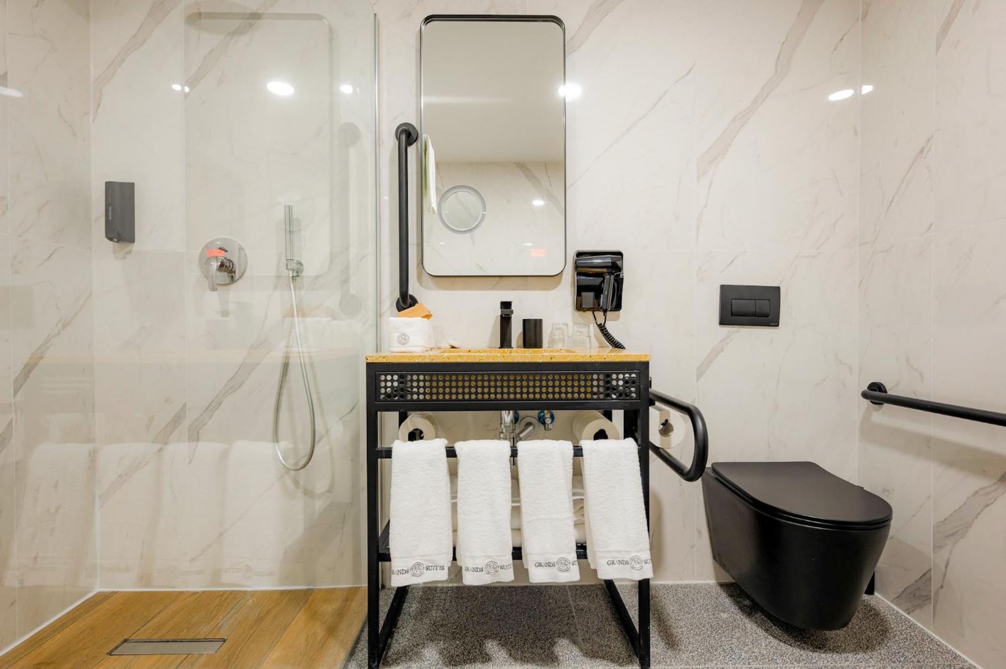 Grands Suites Hotel Residences And Spa グジラ エクステリア 写真
